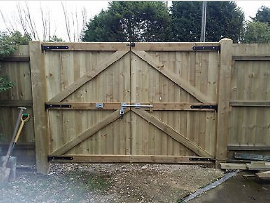 Should you use nails or screws for your wood fence?