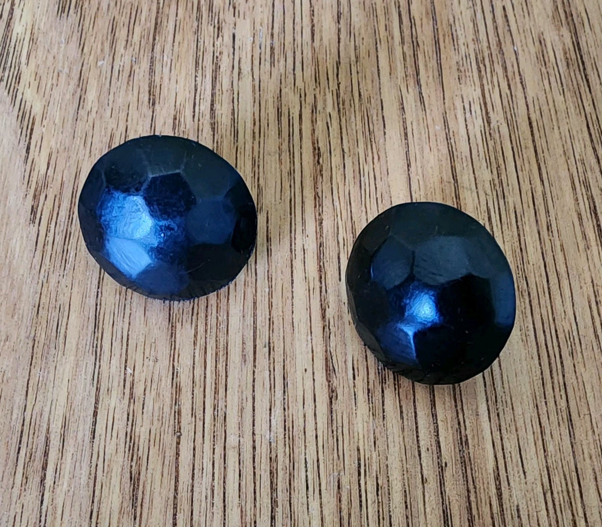 Clearance/Old Style 1&quot; Lightly Hammered Clavos-Black