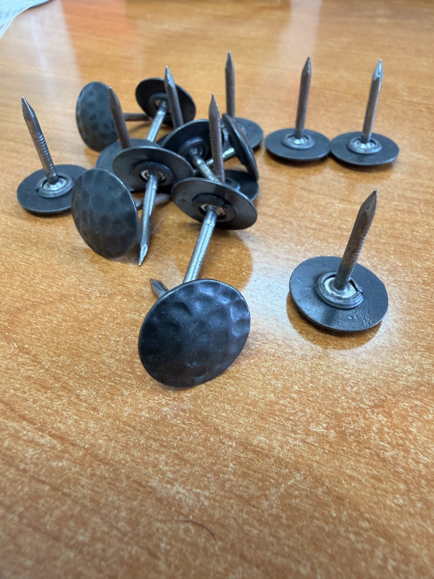 50 Pack Round Clavos, Timeworn 3/4" ORB