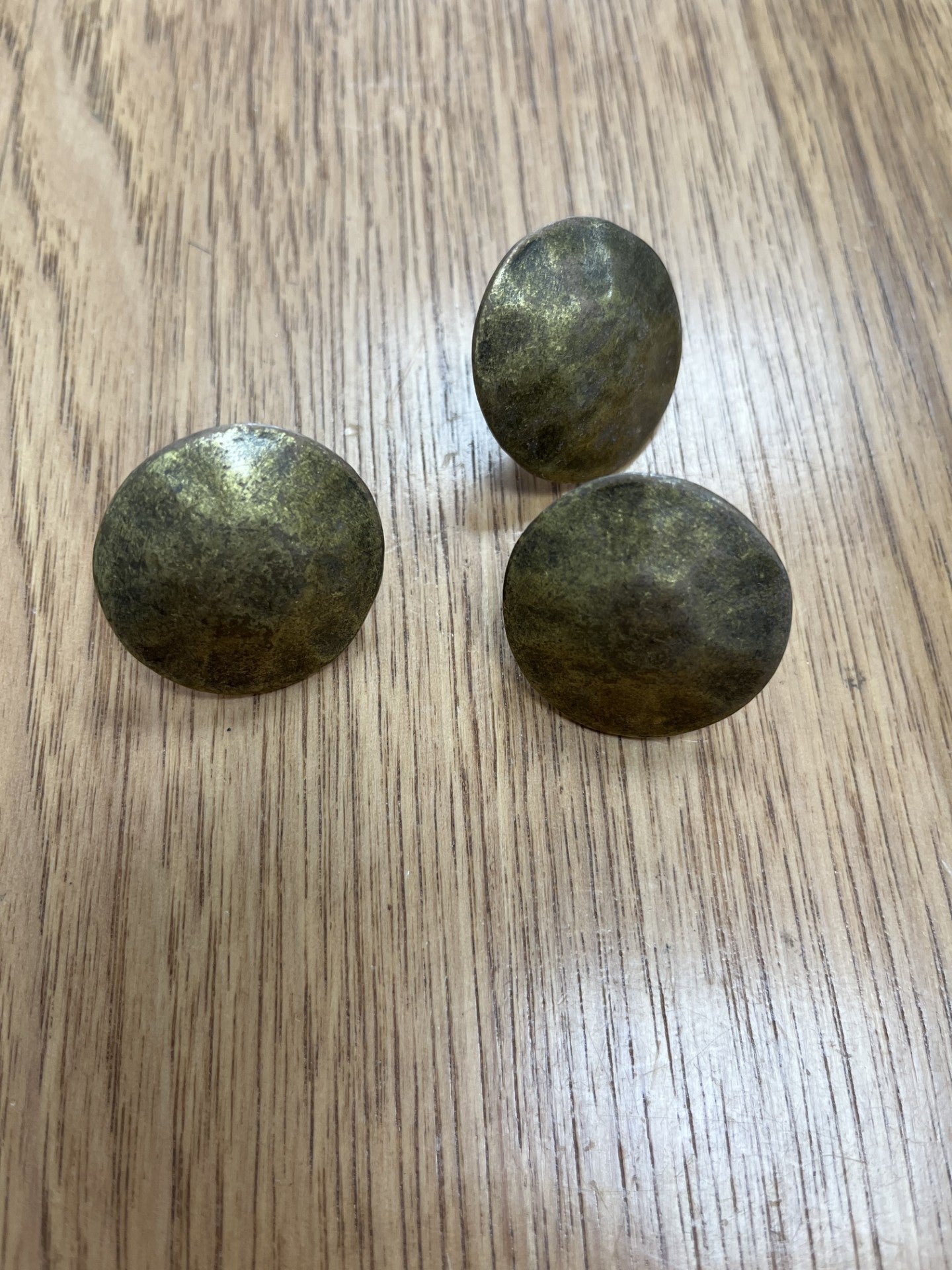 Clearance/Discontinued Old Style Antique Brass Clavos 1 1/4"