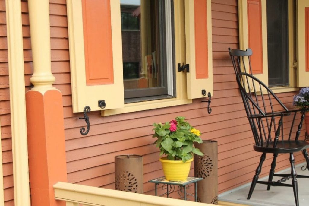 Shutter Dogs / Tiebacks - Scroll with Lag - 6-3/4" Inch - Cast Iron - Black Powder Coat - Sold in Pairs