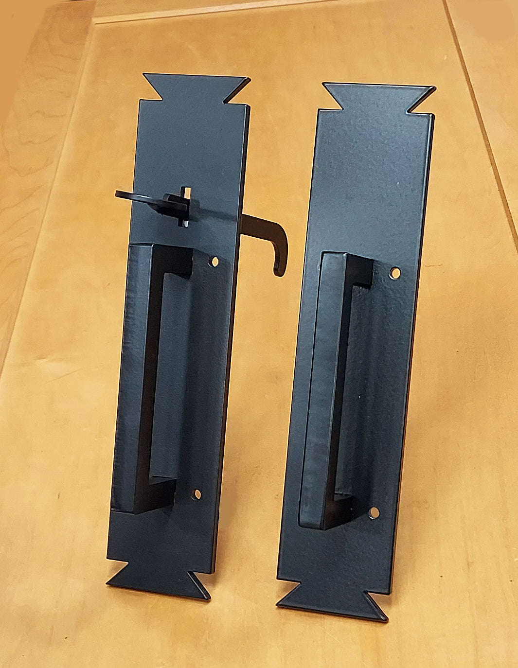 Craftsman - Arts and Crafts Style Gate Latch and Matching Pull - Wild West Hardware